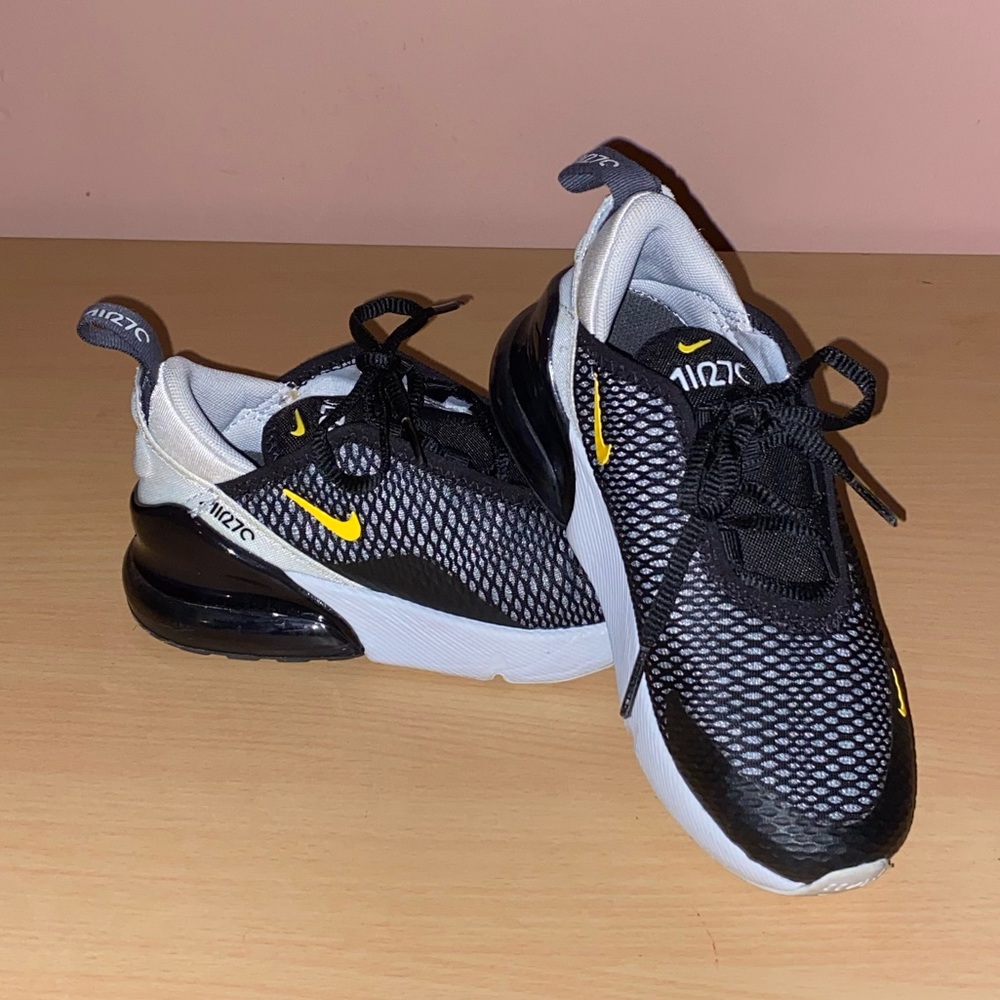 Nike
Little Boy Air Max 270 Casual Sneakers from Finish Line
